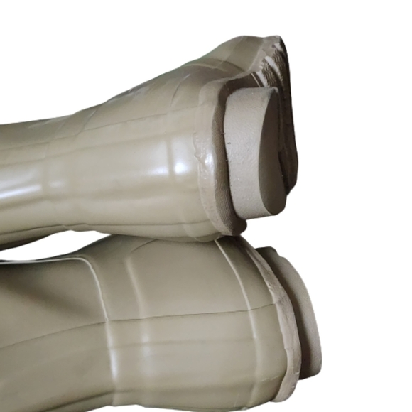 Hunter original tall rain boots color tan size 6M/7F socks included - Picture 7 of 10